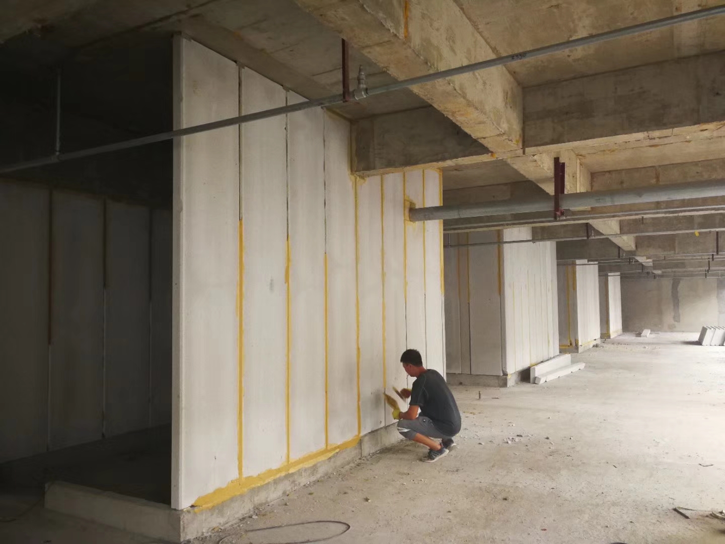 自贡无机发泡轻骨料混凝土隔墙板施工技术性能研究